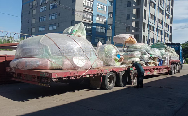 36座摇头飞椅.jpg 2025年8月金博游艺游乐设备厂家发货情况.jpg