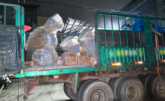 机械狗.jpg 2025年9月金博游艺游乐设备厂家发货情况.jpg