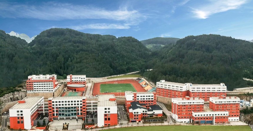 1559558834391612.jpg 学校全景图.jpg