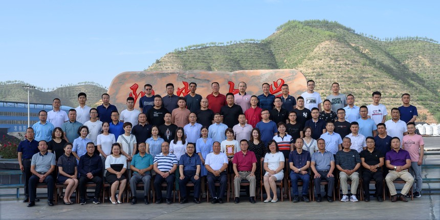 1575877665668888.jpg 合影2019.jpg