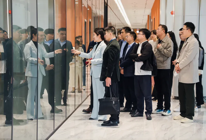 1764907372938200.png 1764907372938200.png