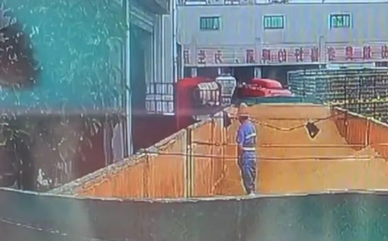 1697786660633666.jpg