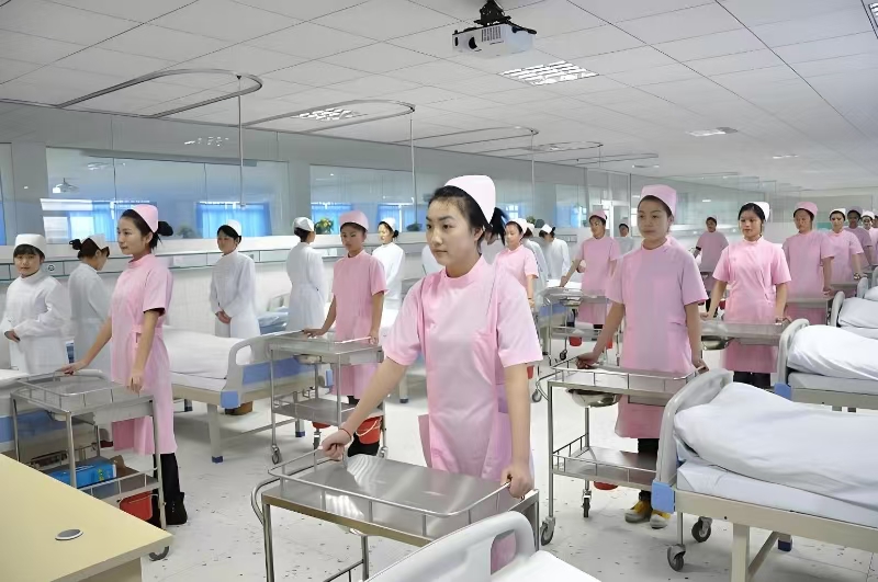 �ɶ���У����רҵ