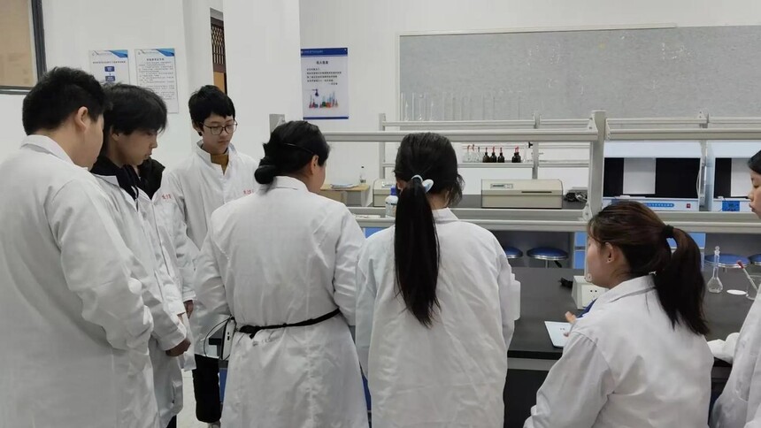 �ɶ�ϣ����У