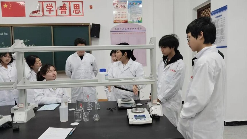 �ɶ�ϣ����У