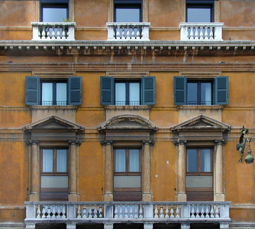 bldg007M.jpg