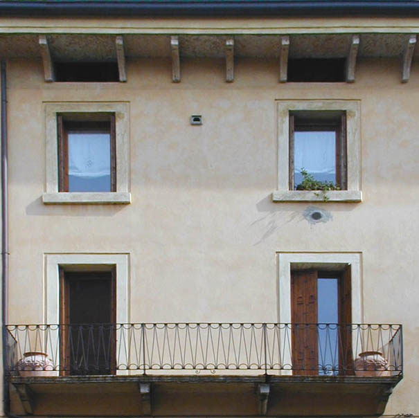 bldg012M.jpg