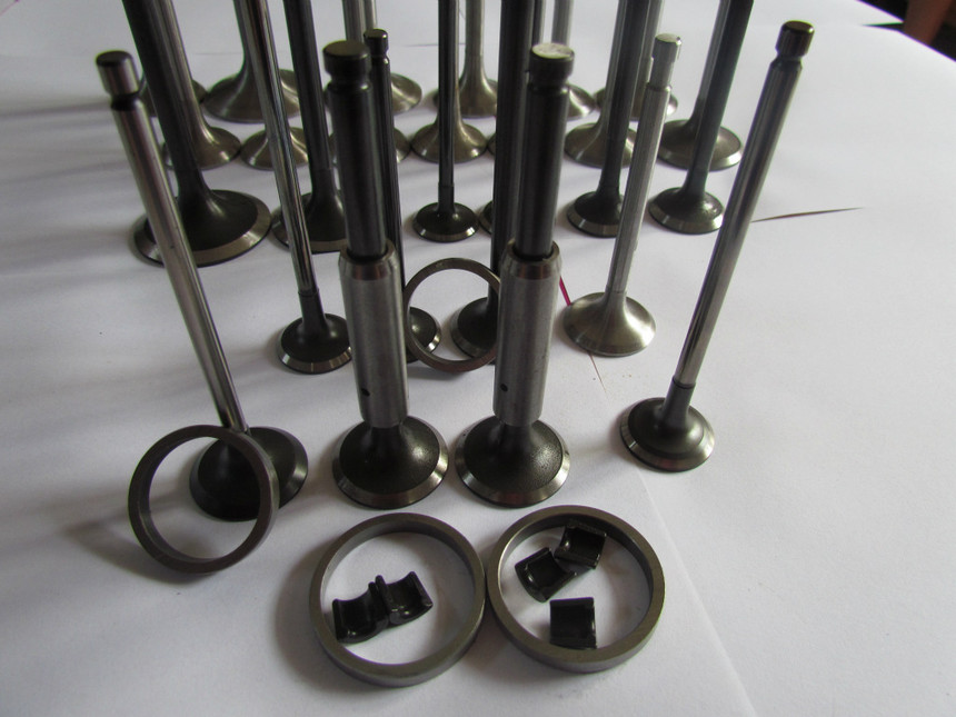 四缸机进排气门