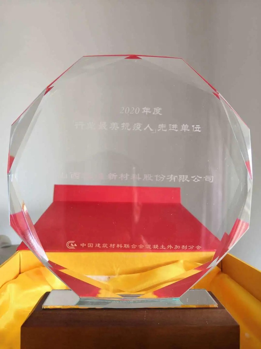 佳维获奖照.jpg