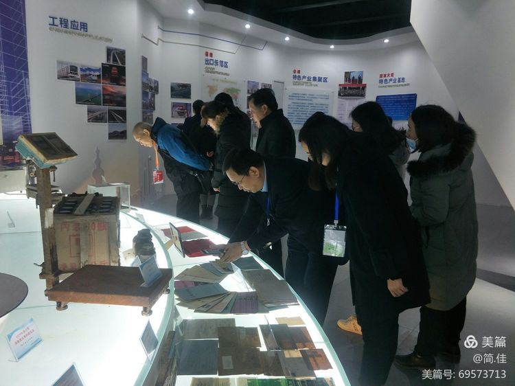 科研服务中心观摩.jpg