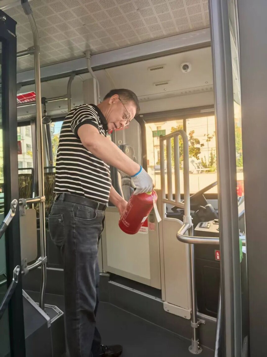 1759209705776079.jpg 1759209705776079.jpg