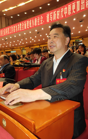 商会党支部副书记,秘书长王强参加会议