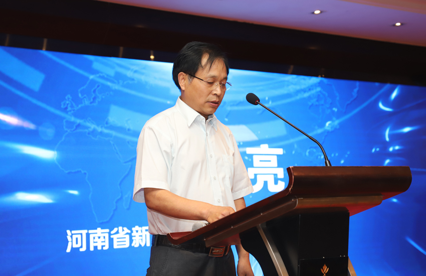 河南省新能源车辆应用推广中心主任郭合亮就新能源汽车与汽车充电