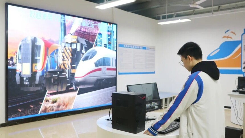 �Ĵ����б�ҵ����ѡ�ɶ���·����ѧУ��������ְҵ����