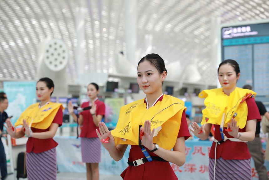 成都航空技术学校五年一贯制学费多少钱一年