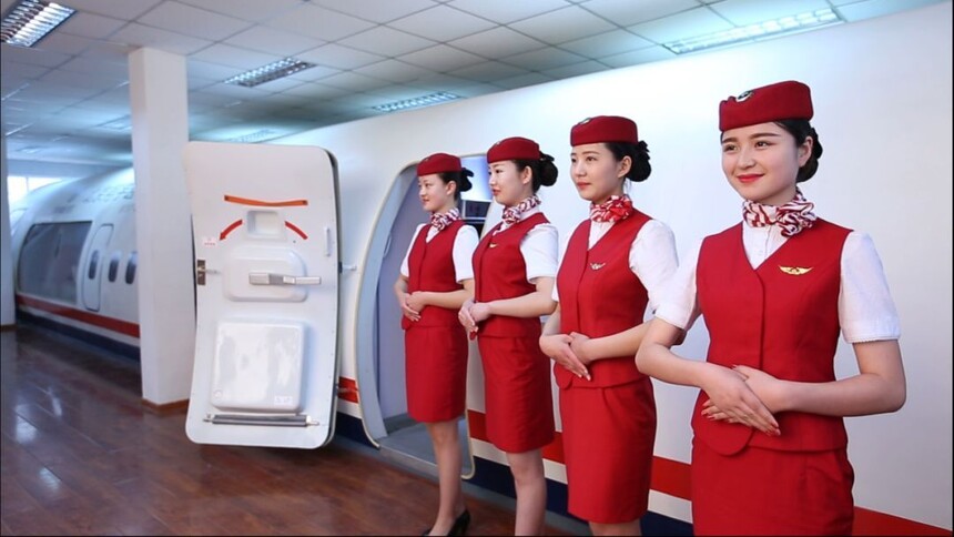 成都航空专业学校五年一贯制收费贵吗