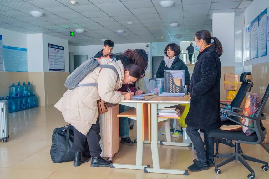 成都航空职业学校五年一贯制需要分数线吗