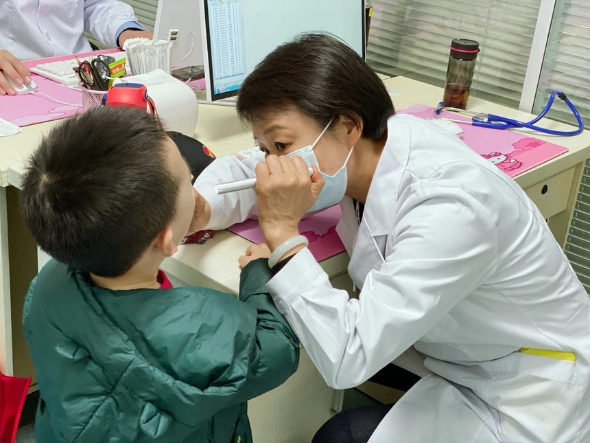 听诊器怎么用包头这位医生教你用听诊器听“水泡音”，这是什么神操作…… 健康包头 今天_https://www.jmylbn.com_新闻资讯_第5张