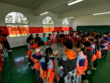 ���Ǹ�Сѧ�Ͷ�����ʵ����������556.png