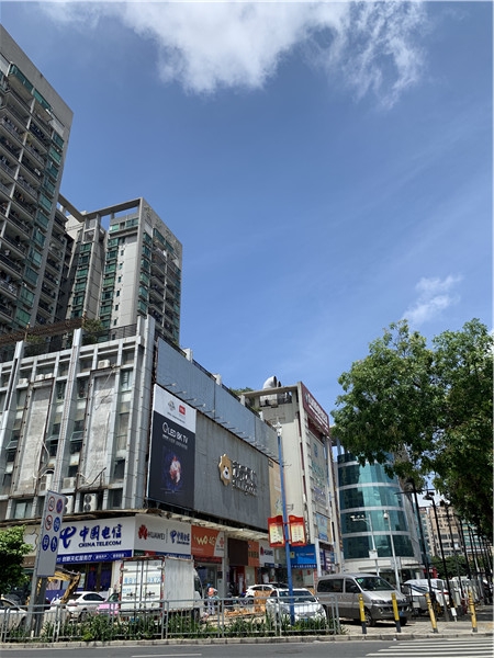 沙井中心批发市场西侧的苏宁电器和天虹商场.jpg 沙井中心批发市场西侧的苏宁电器和天虹商场.jpg