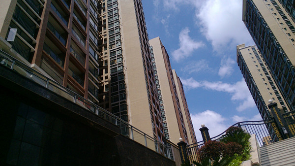 超大型村委小区房-名豪丽城出售 | 万科大型商品房社区马路对面相距