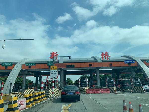 广深高速新桥出入口.jpg 广深高速新桥出入口.jpg