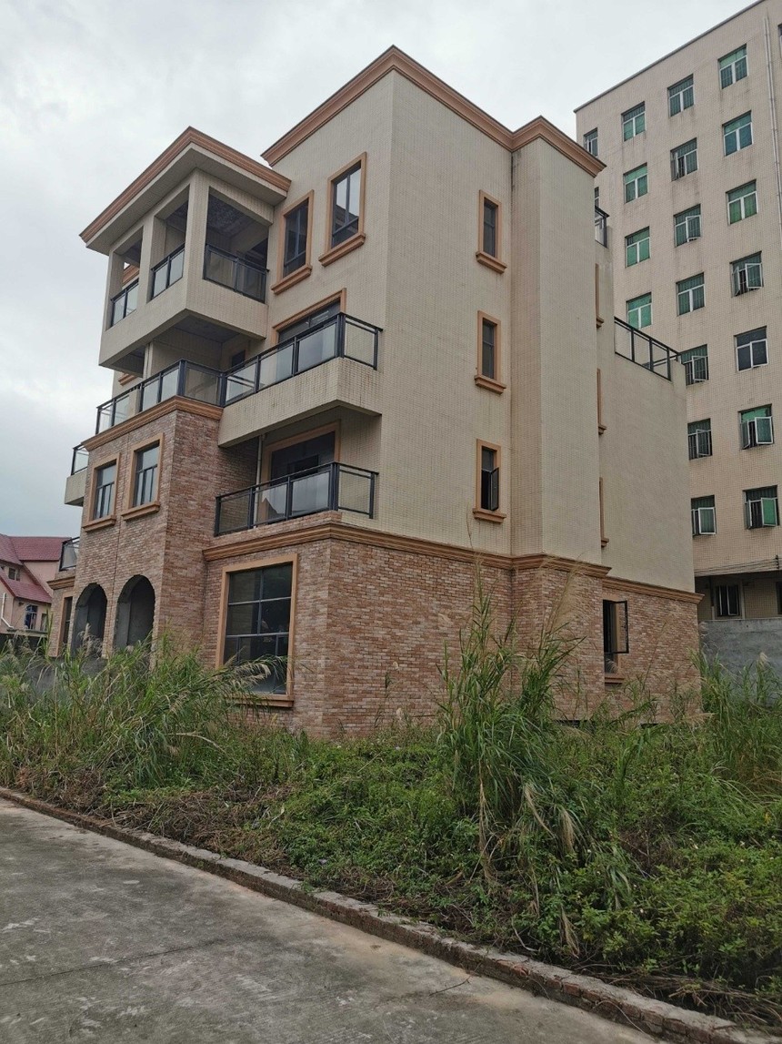 沙井107以东片区南洞别墅整栋5层1000平方米仅售1680万毛坯房!