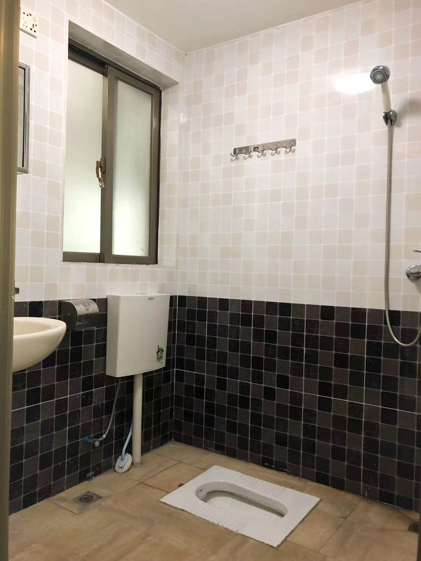 华美居二手房二房厕所实拍