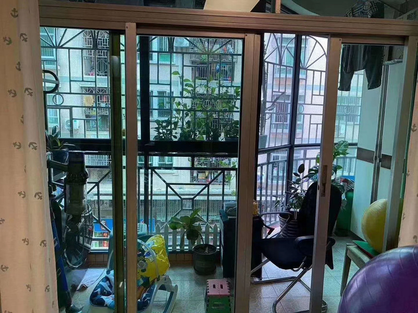 聚豪居二手房三房阳台实拍 聚豪居二手房三房阳台实拍