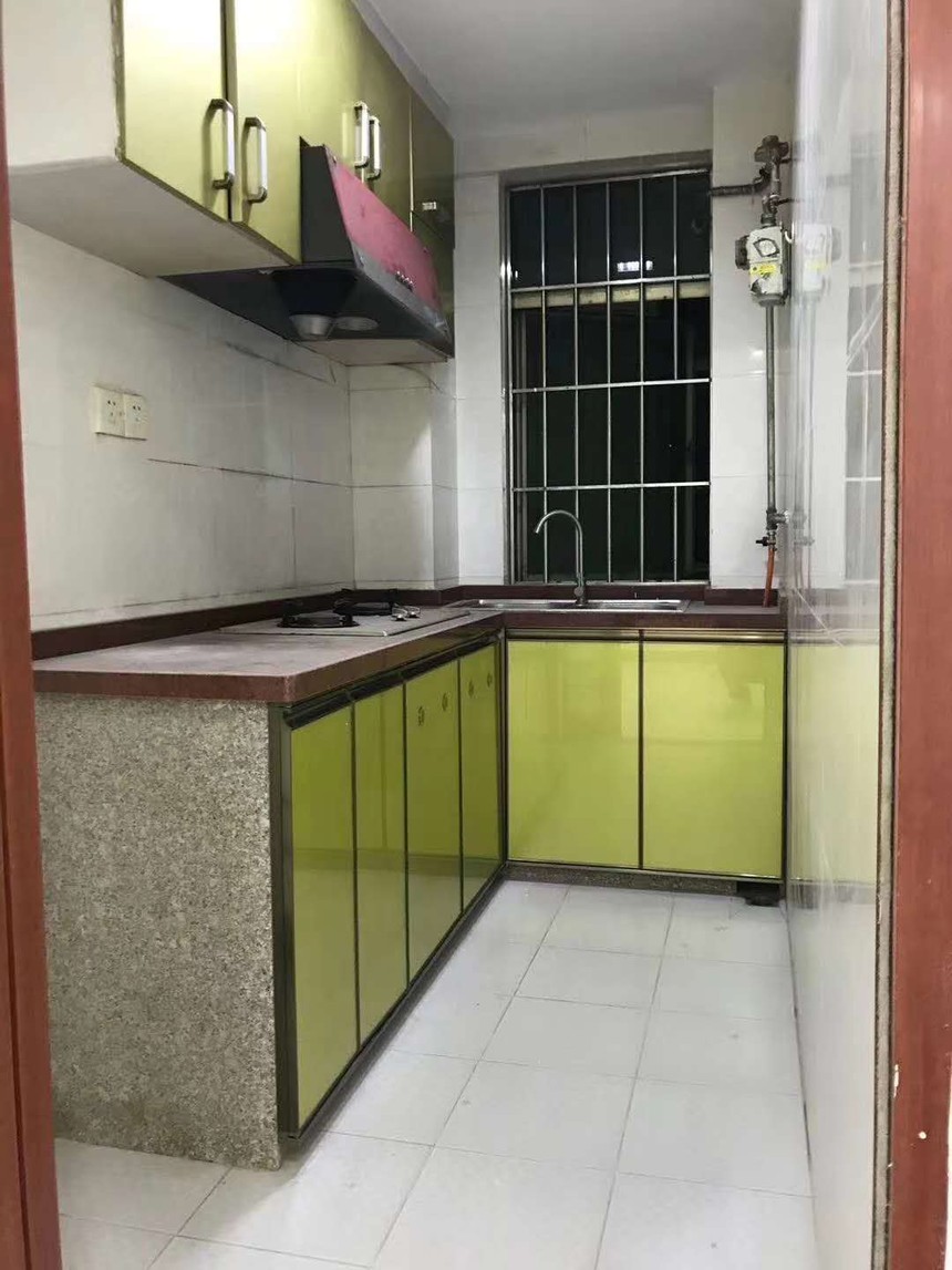 正海华府二手房三房厨房实拍 正海华府二手房三房厨房实拍
