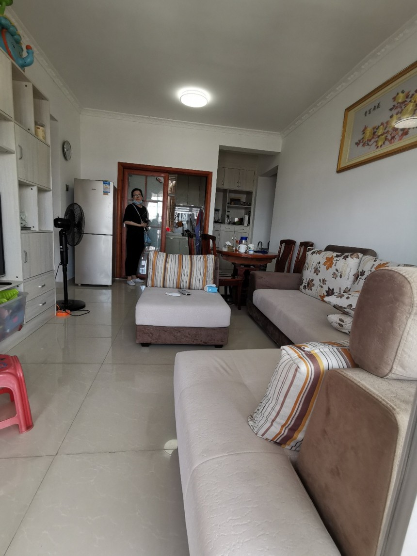 幸福家园二手房三房客厅实拍