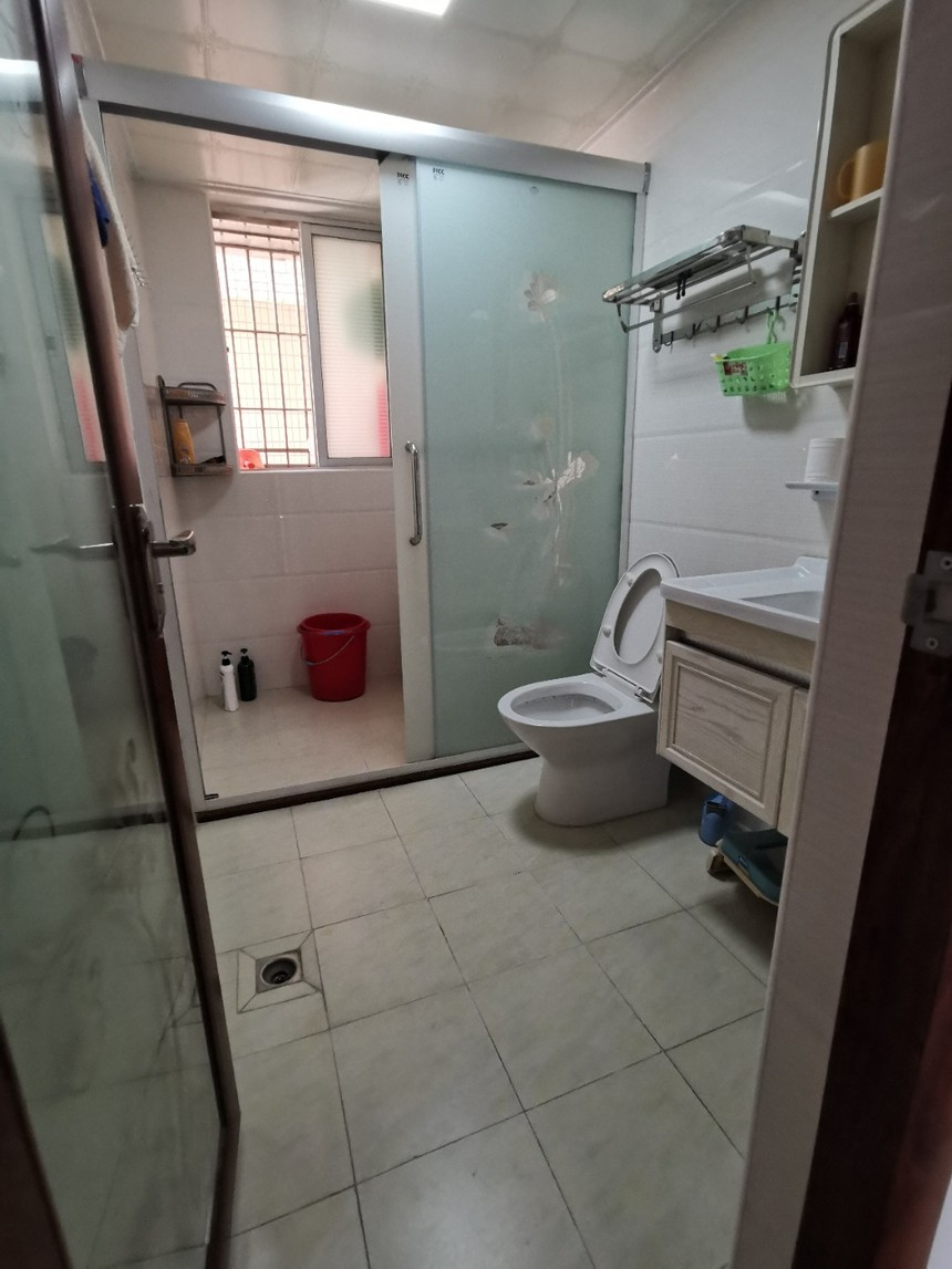 沙井老区沙四统建楼【幸福家园】一套 100平方米的3房出售,房子朝南向