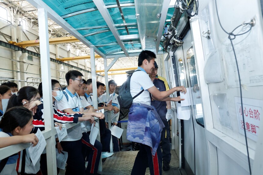 郫县铁路职业学校 郫县铁路职业学校