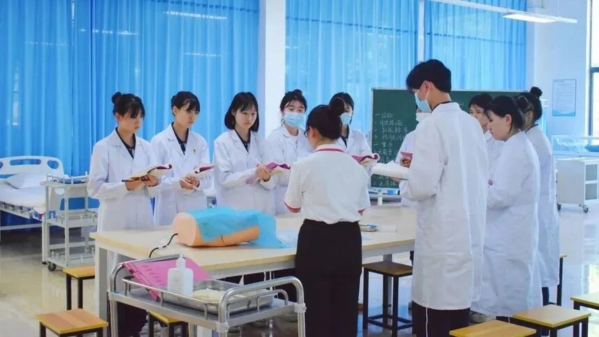 ���б�ҵ����У��������רҵֵ��ѧ��