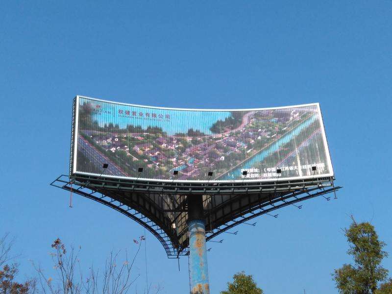 户外三面翻广告投放有何优点?