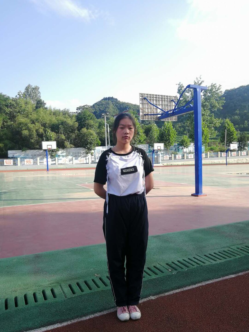 重渡沟管委会初级中学七年级韩枚君