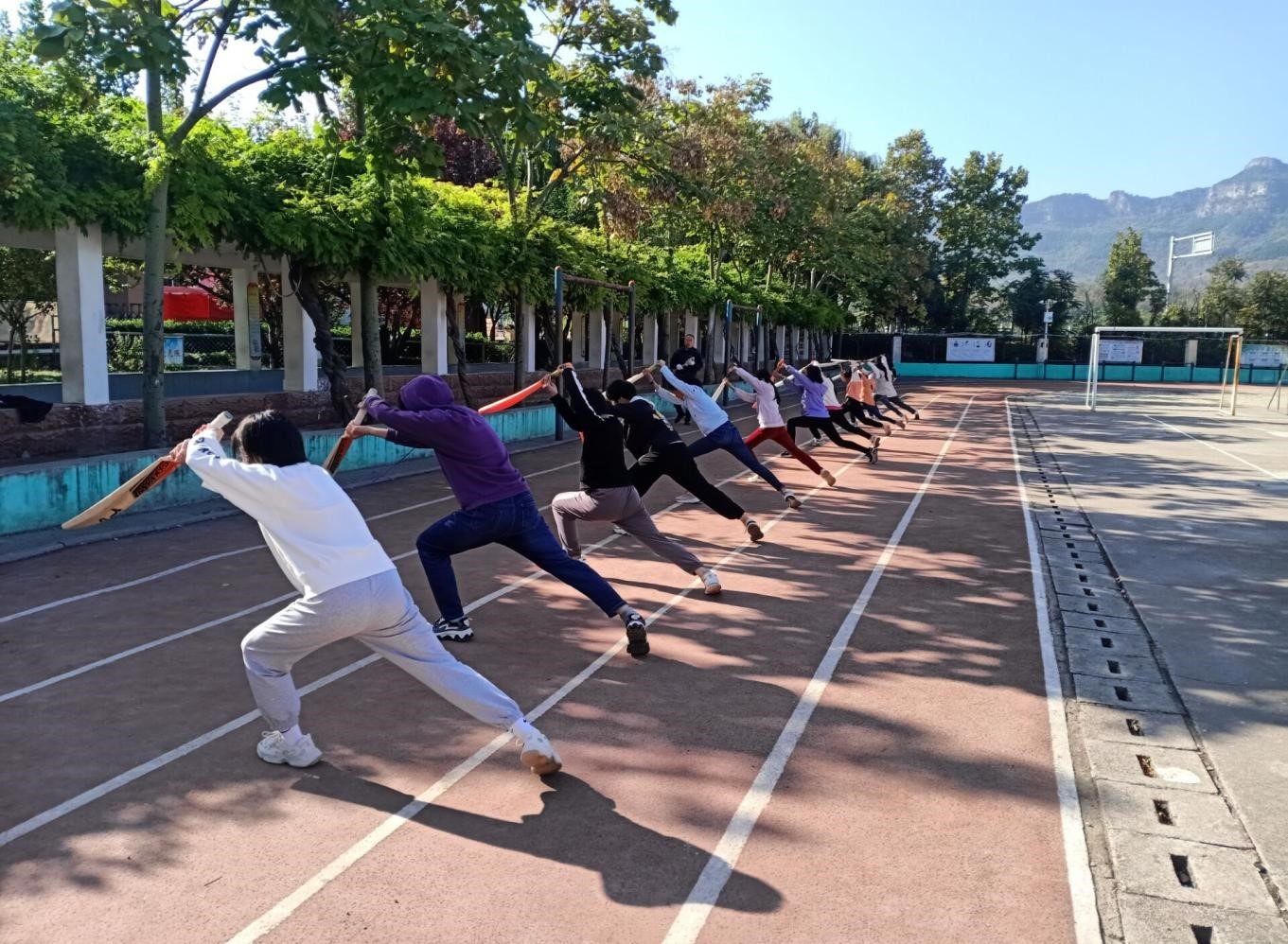 山东省济南市南部山区仲南中学板球社团女子队荣获山东省板球锦标赛季军 教育文摘周报