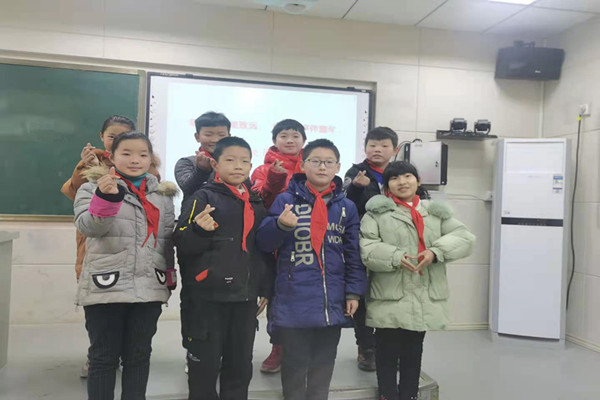 1608882250678177.jpg 合影留念_副本.jpg