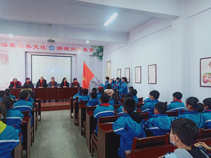 1608885613150517.jpg 淇滨区漓江小学少代会暨少工委成立大会顺利召开 (2).jpg