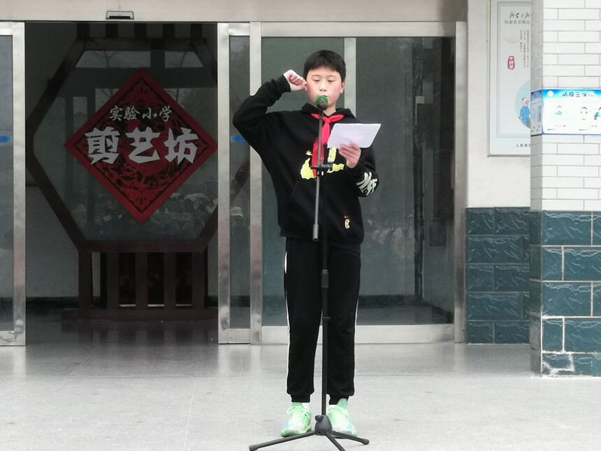 2���˻������ڿ�Ļ (8).jpg