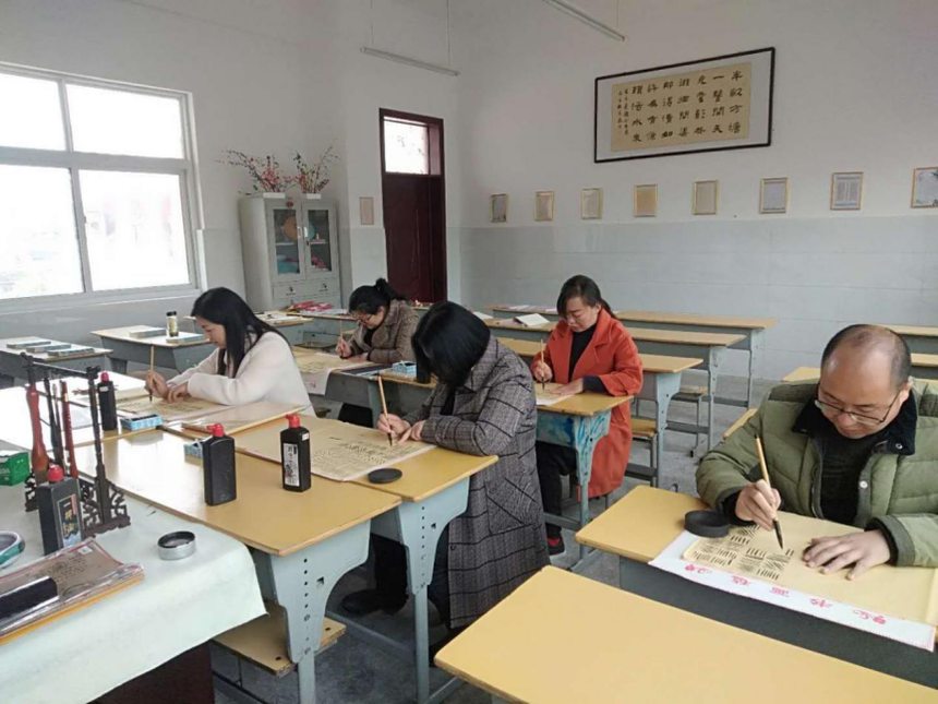 河南镇,平,凉水,泉,小学,陈立军,开拓创新,塑, . 河南镇平：凉水泉小学陈立军开拓创新塑心灵 借力前行谋发展