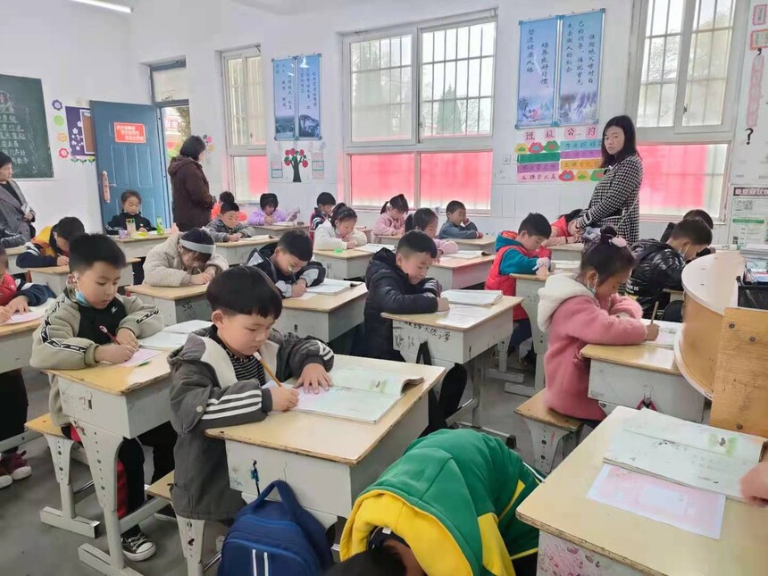 ֣������Ĳ������������ׯѧУ+����ƽ��ֱ���鷨  ��̤ʵ��ѧ���ˡ�����д��ʫ�ͼƬ (6).jpg