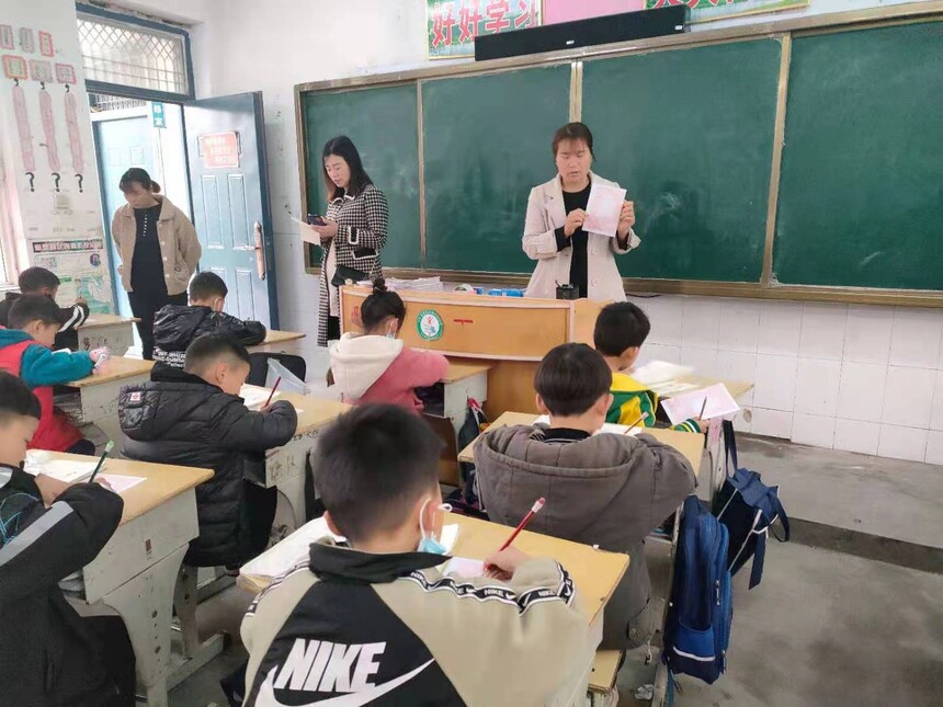 ֣������Ĳ������������ׯѧУ+����ƽ��ֱ���鷨  ��̤ʵ��ѧ���ˡ�����д��ʫ�ͼƬ (4).jpg