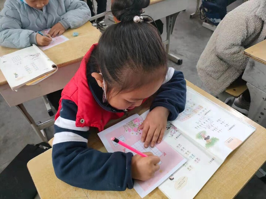 ֣������Ĳ������������ׯѧУ+����ƽ��ֱ���鷨  ��̤ʵ��ѧ���ˡ�����д��ʫ�ͼƬ (7).jpg