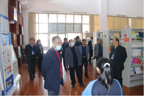 1617934159642308.png 省专家组对范县思源创建中小学示范性图书馆开展评估认定工作663.png