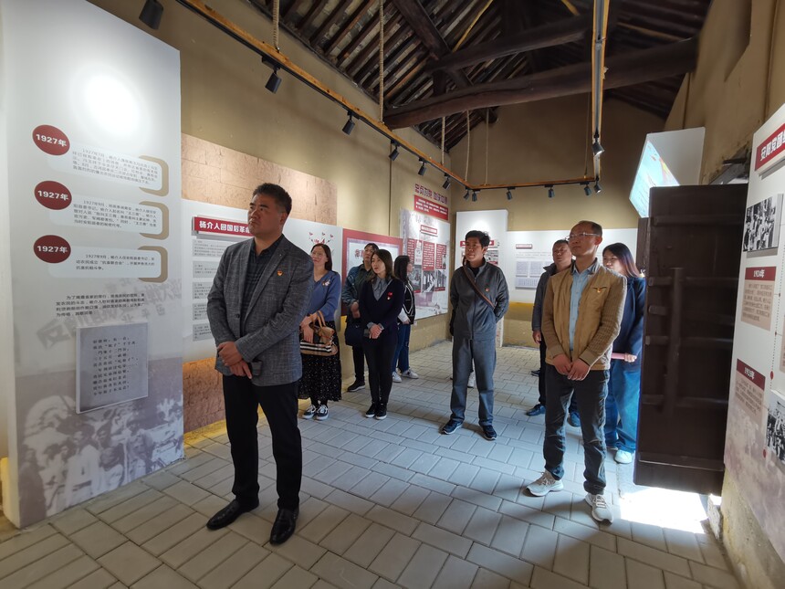 1618465935139329.jpg 3杨介人展馆 (6).jpg