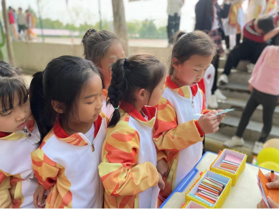 1619510014715395.png 看,上街实验小学这群孩子花样玩转非纸笔测试!(1)325.png