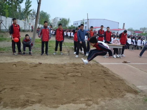 ���߸����ǿ�������ð���˧ ����������ѧ2021�괺���ﾶ�˶����ʵ504.png