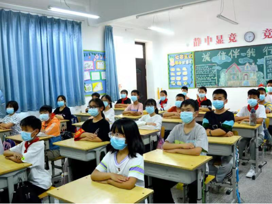 1622083129736268.png 张华楼小学举行“观红色电影 庆建党百年”活动363.png