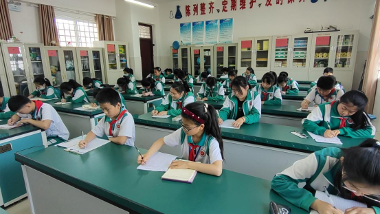 ����ص���ʵ��Сѧ��ͯ���� �¾����ꡱ�������ľ�����Ϣ(1)478.png